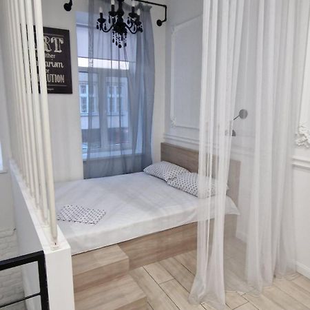 Чорно -Білий Люкс В Центрі Apartment Lviv Ngoại thất bức ảnh